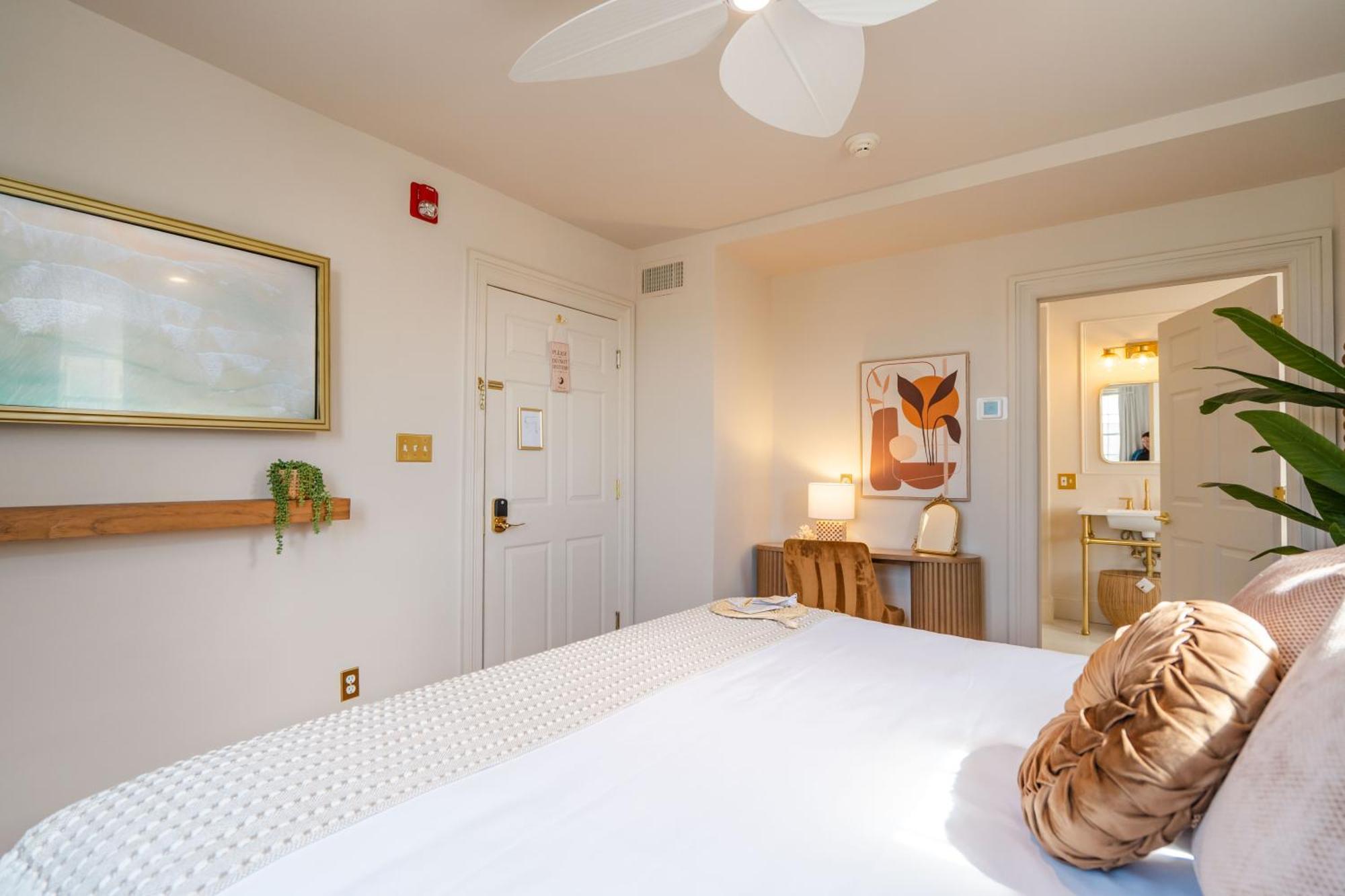 Hotel Coastal Chateau 4*